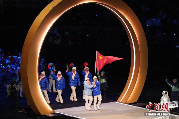 2026年米兰-科尔蒂纳冬奥会开幕：奥运圣火首次双