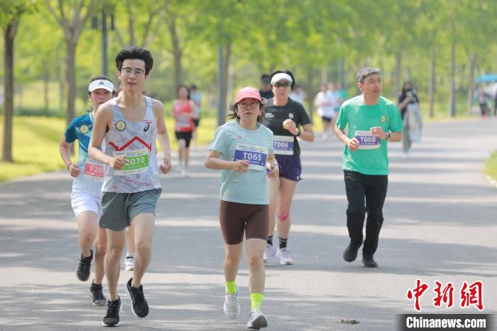 京津冀职业院校健跑活动启动 888名师生共赴绿心