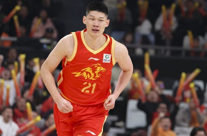 广厦第三节狂轰37-14碾压同曦 113-80大胜延续主