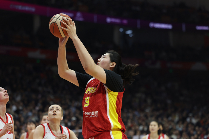 张子宇世预赛首现数据低迷 韩旭李月汝联手助中