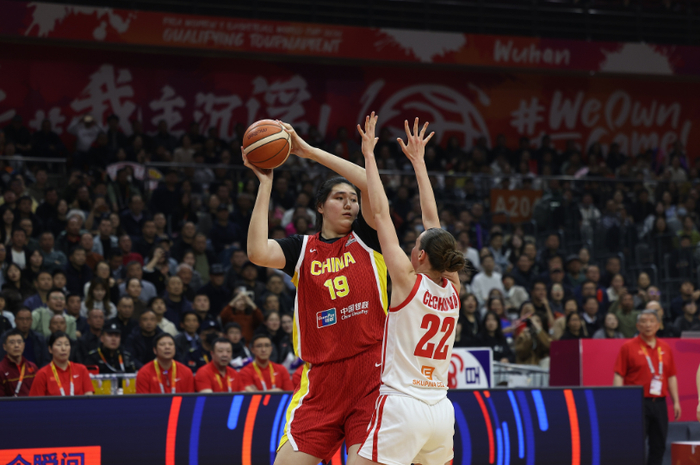 张子宇世预赛首现数据低迷 韩旭李月汝联手助中