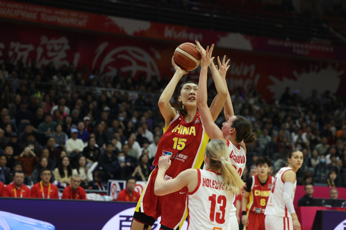 张子宇世预赛首现数据低迷 韩旭李月汝联手助中