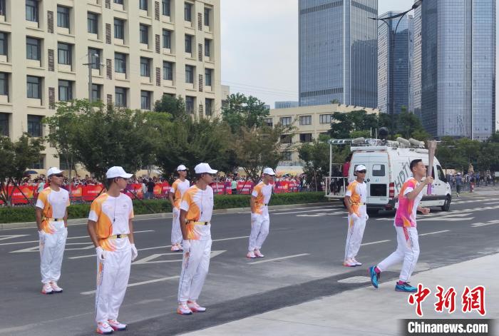 杭州亚运会火炬传递台州站启程 展现城市新貌
