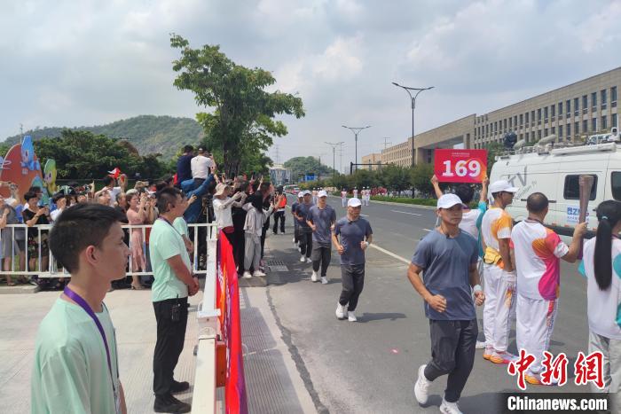 杭州亚运会火炬传递台州站启程 展现城市新貌