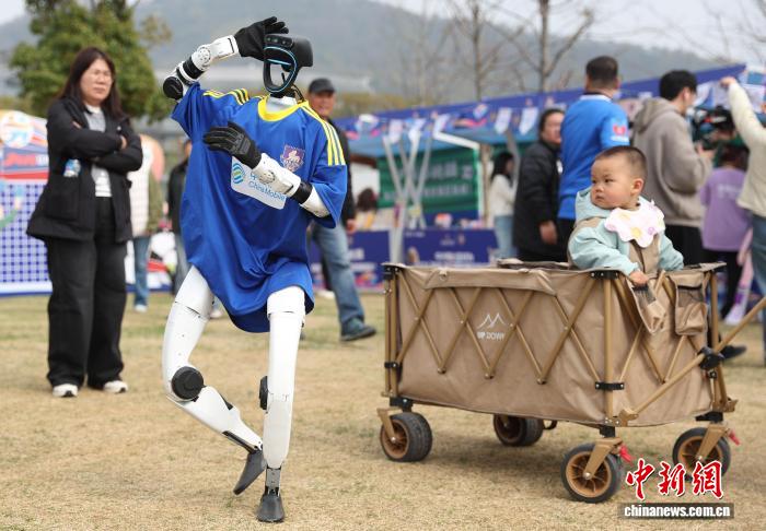 南京队首战热身赛开票秒空 六家小微企业摇号获