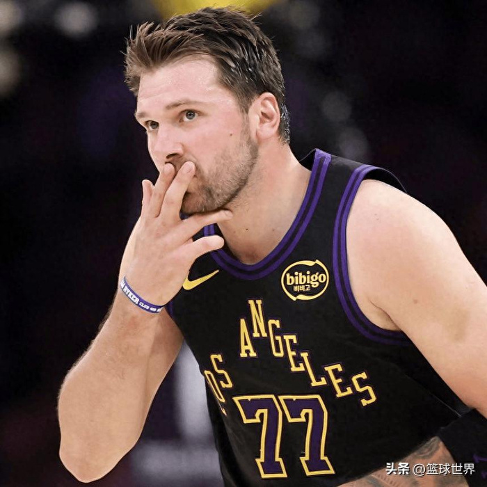 湖人替补乏力险遭逆转 东契奇复出助胜艾顿防守