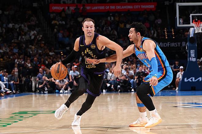 雷霆大胜湖人肯纳德表现低迷致湖人排名下滑