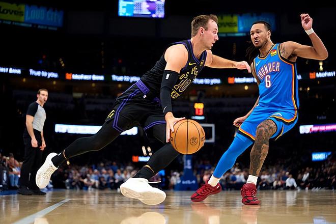 雷霆大胜湖人肯纳德表现低迷致湖人排名下滑