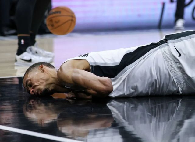 开拓者末节逆转马刺 文班亚马伤退系列赛陷入胶